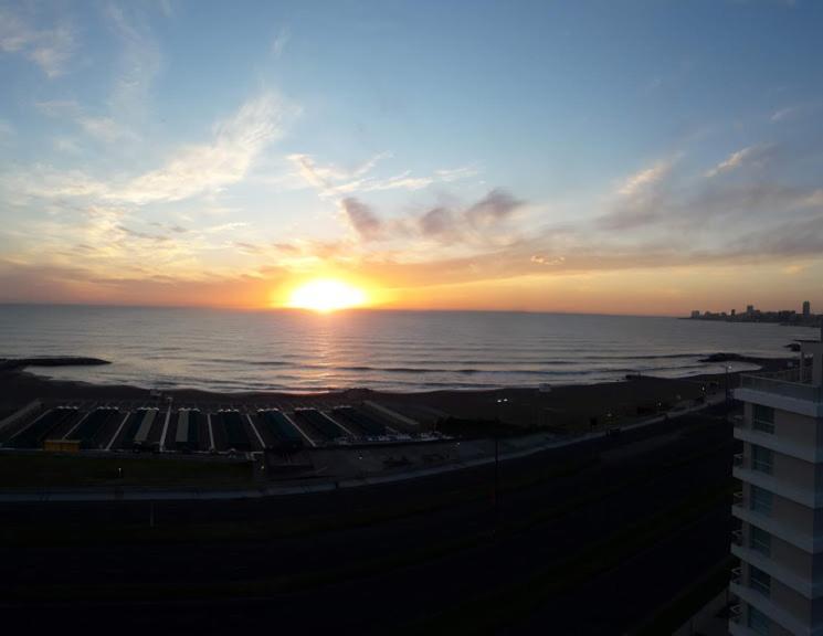Frente al mar charlone Mar del Plata Exterior foto